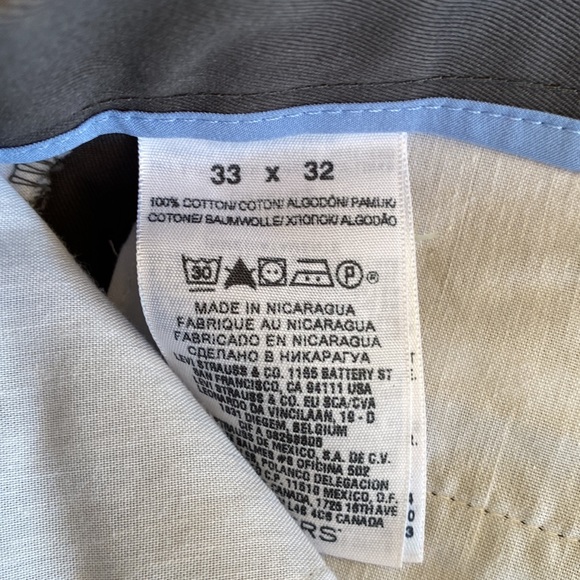 Dockers - Picture 3 of 5